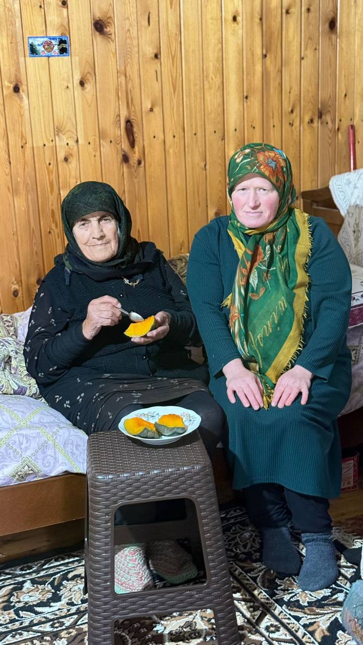 Социальный работник 2- отделения социального обслуживания на дому граждан пожилого возраста и инвалидов, посещает  свою  подопечную